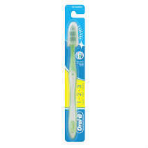 Зубная щетка ЧИСТОТА!СВЕЖЕСТЬ!СИЛА! ORAL-B средняя